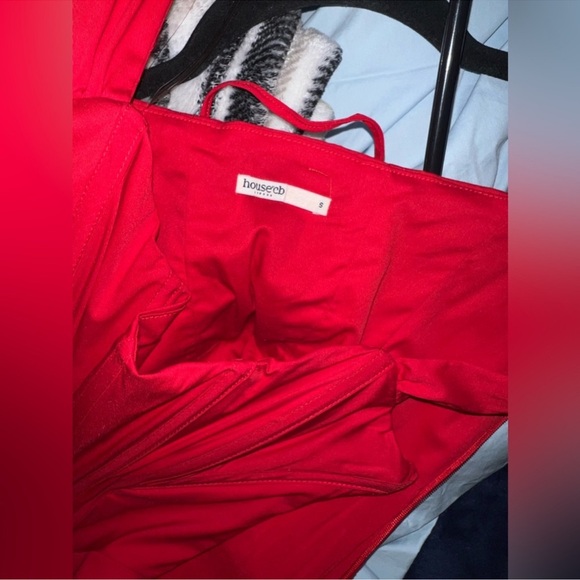 House of CB SAIRA Red Off-Shoulder Slit Dress - Picture 5 of 7